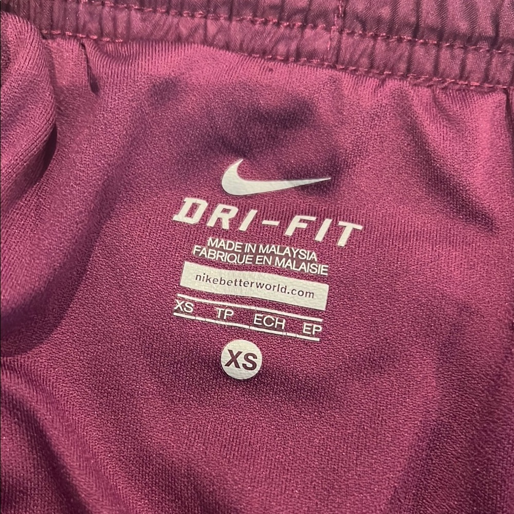 Nike Purple Athletic Shorts Lightweight Moisture-Wicking - Picture 2 of 3